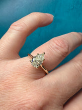 Load image into Gallery viewer, Pear Solitaire Ring-1.50