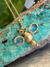 Load image into Gallery viewer, Alex Sepkus Entomology I-Curious Bee Pendant M-53S15 with Chain
