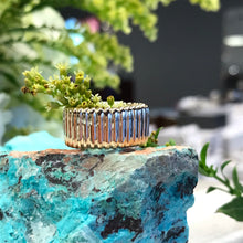 Load image into Gallery viewer, Wide Gold Band Vertical Fluting