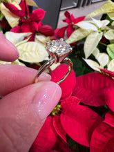 Load image into Gallery viewer, Classic Diamond Solitaire Ring-2.01
