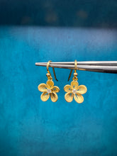 Load image into Gallery viewer, Flower Dangle Earrings
