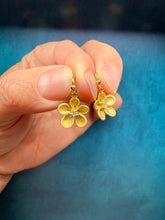 Load image into Gallery viewer, Flower Dangle Earrings
