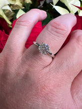 Load image into Gallery viewer, Classic Diamond Solitaire Ring-1.10
