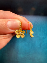 Load image into Gallery viewer, Flower Dangle Earrings
