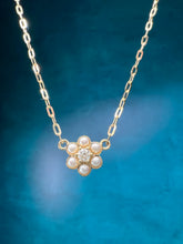 Load image into Gallery viewer, Dainty Pearl Flower Necklace
