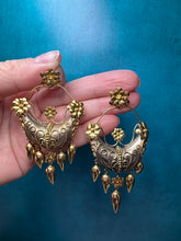 Load image into Gallery viewer, Vintage Silver and Gold Earrings
