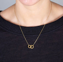 Load image into Gallery viewer, Stardust Interlocking Circles Necklace
